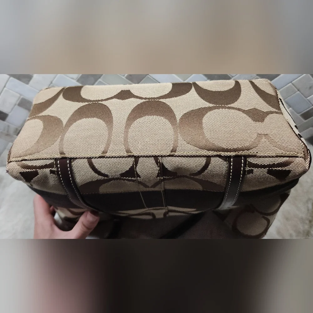 Coach Purse (2007), Excellent Condition!! Beautiful Interior Colors 👜 - Picture 6 of 12